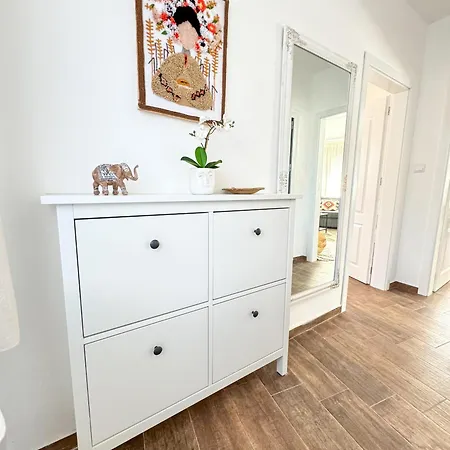 за гости лена דירה