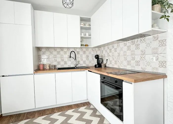 за гости лена זלאטוגרד